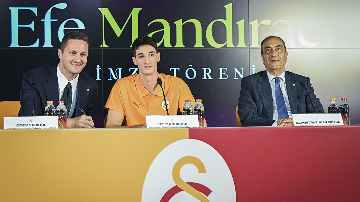 Galatasaray'dan yeni transfer için imza töreni