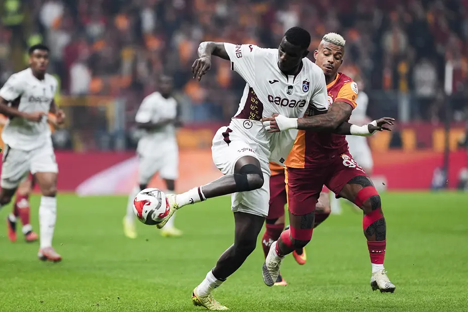Onuachu'ya koridorda Osimhen soruldu, arkasını dönüp tek kelimeyle cevap verdi - 3
