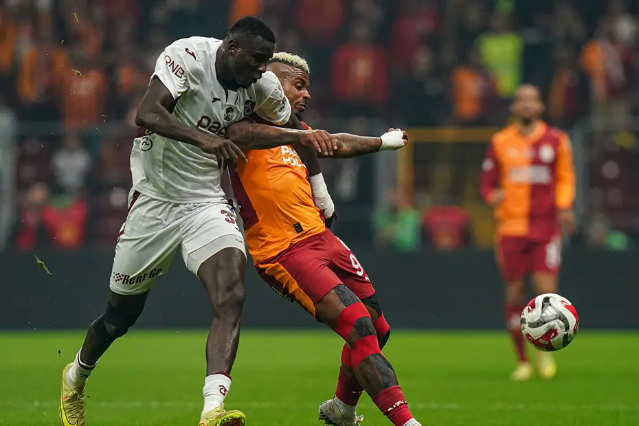 Onuachu'ya koridorda Osimhen soruldu, arkasını dönüp tek kelimeyle cevap verdi - 2