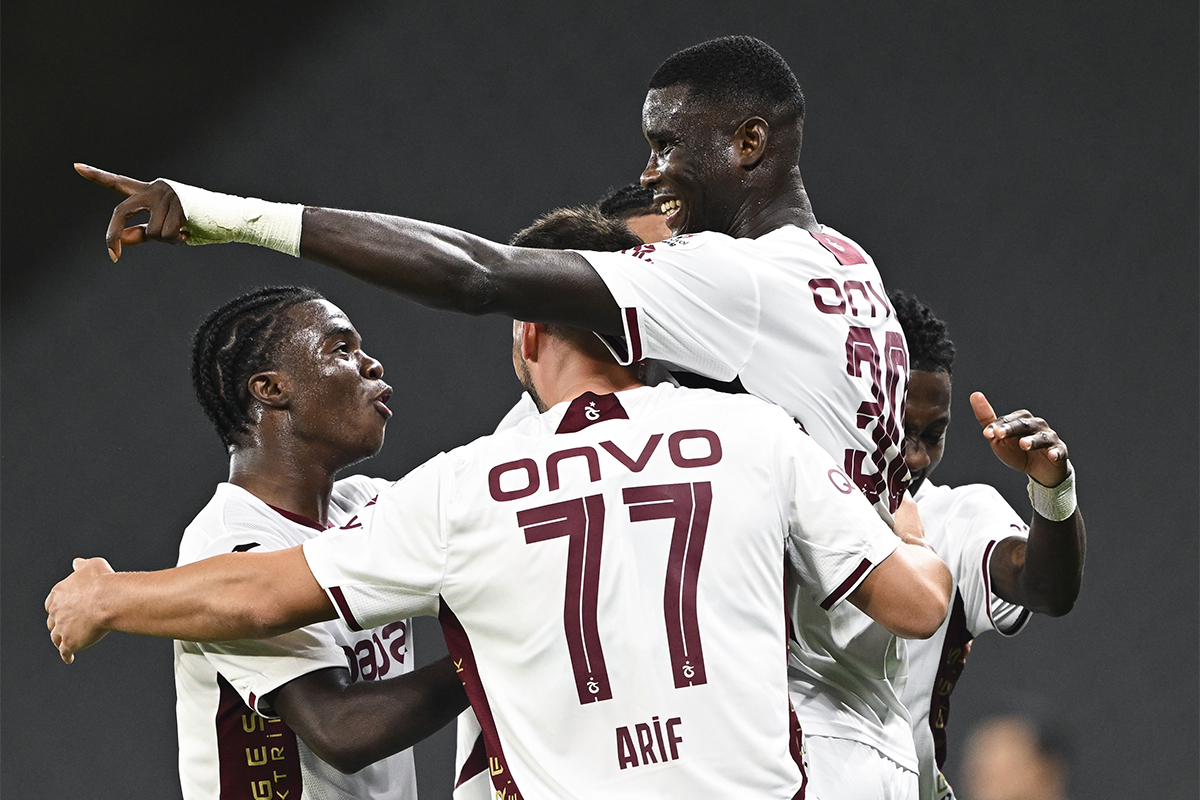 Onuachu Gol Attı, Avrupa'nın Ağzı Açık Kaldı, Bizimki de Açık Ama Çay İçmekten!