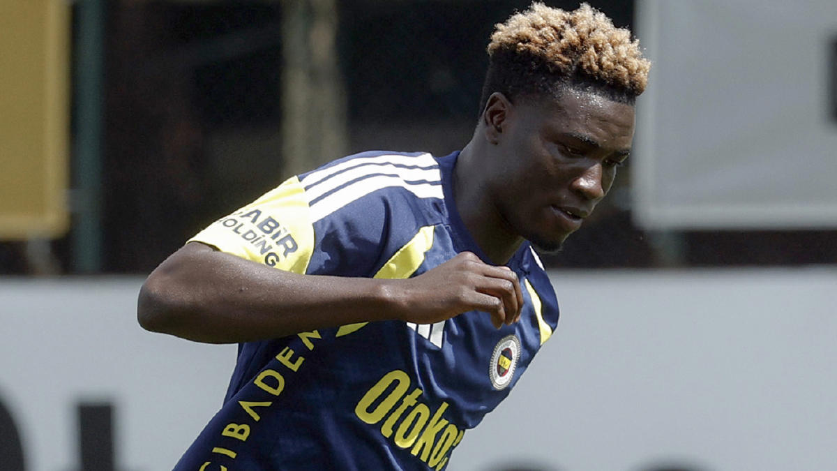 Kojo Peprah Oppong, Fenerbahçe'deki ilk antrenmanına çıktı