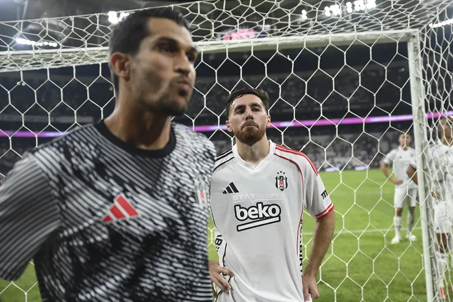 "Tam bir hezimet, gerçek bir skandal" | Spor yazarları, Beşiktaş için ne dedi? - 5 "Tam bir hezimet, gerçek bir skandal" | Spor yazarları, Beşiktaş için ne dedi? - 5