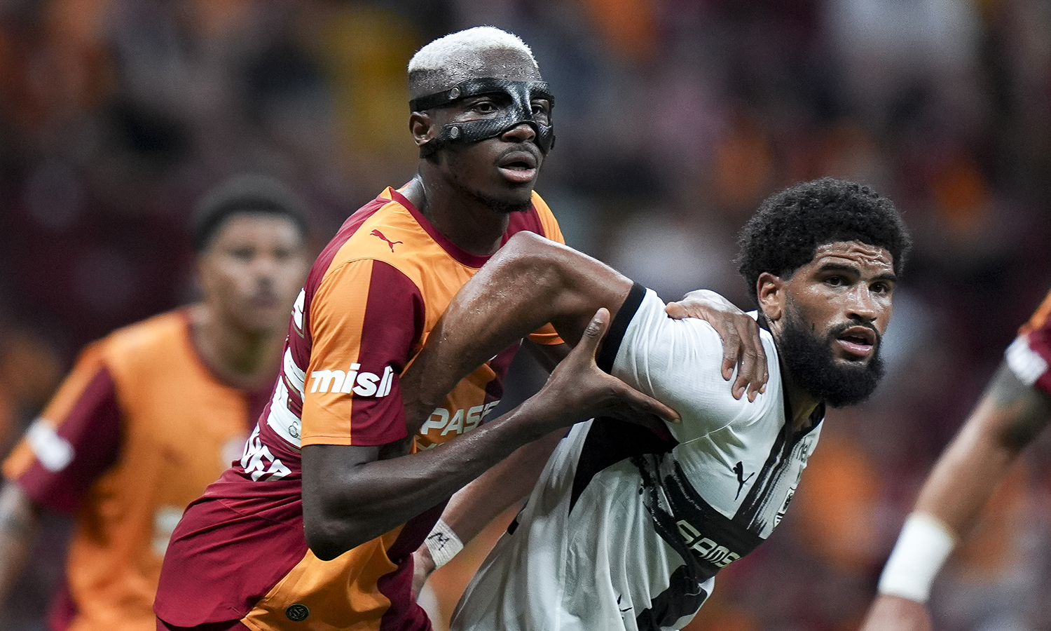 Victor Osimhen'den herkesi şaşırtan hareketVictor Osimhen'den herkesi şaşırtan hareket