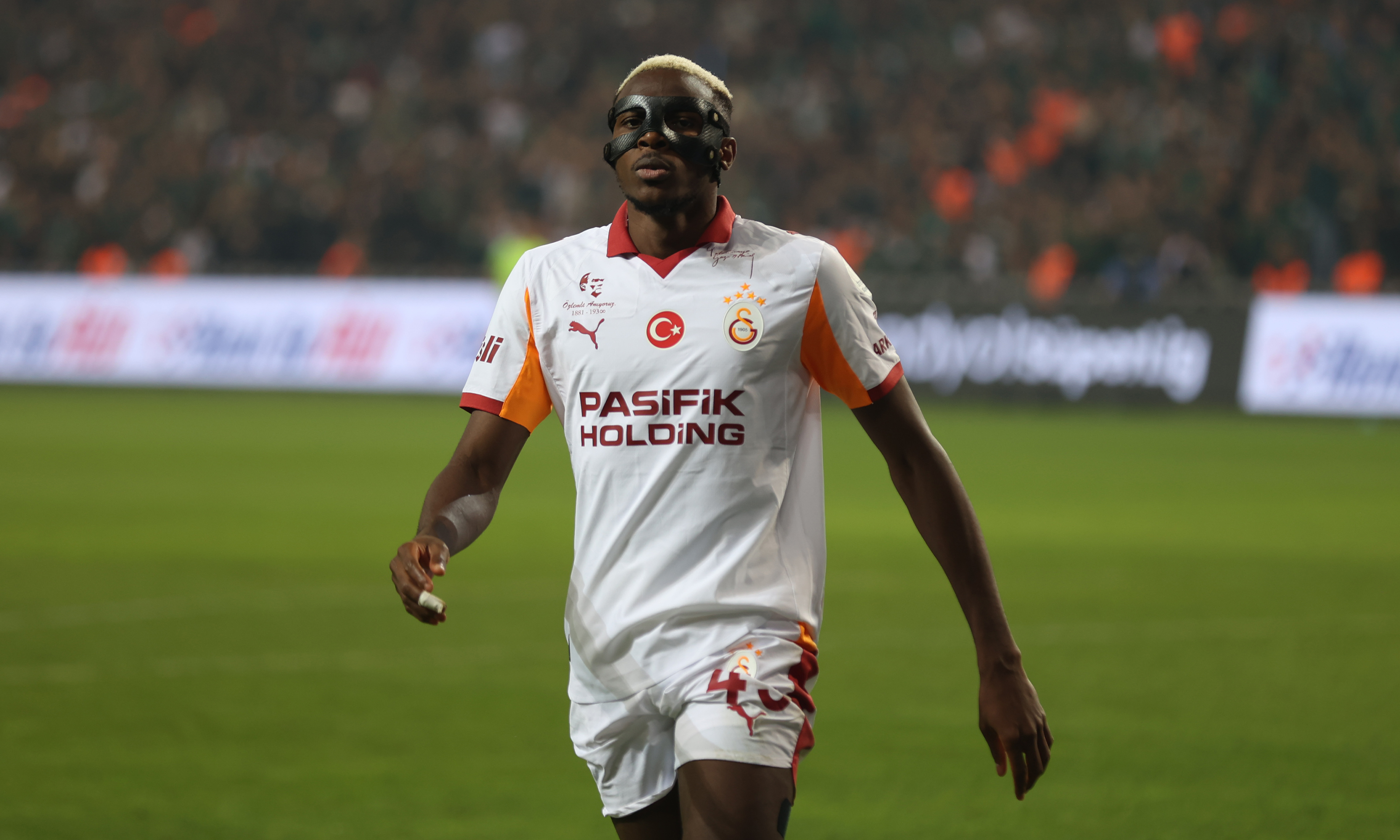 Osimhen, Hakimi ve Salah'la yarışıyor