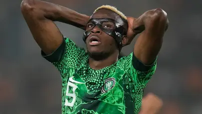 Ve Osimhen'in sakatlığıyla ilgili gece geç saatlerde resmi açıklama geldi Ve Osimhen'in sakatlığıyla ilgili gece geç saatlerde resmi açıklama geldi