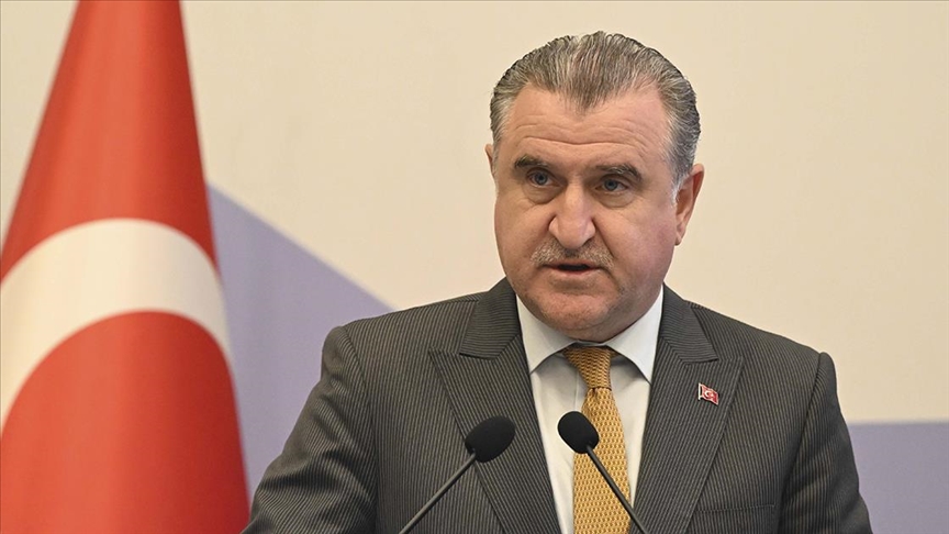 Bakan Osman Aşkın Bak'tan Avrupa Şampiyonası'nda 9 madalya kazanan milli karatecilere tebrik