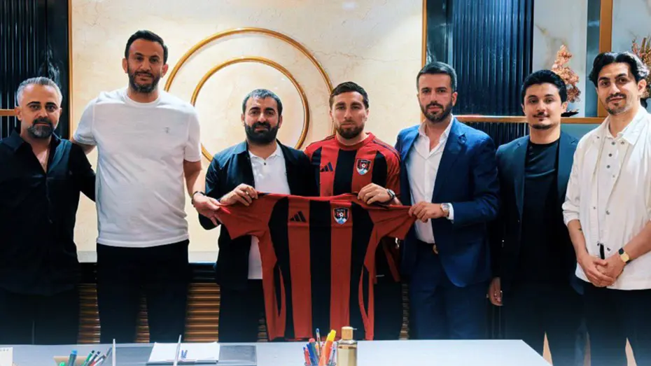 Orkun Kökçü'nün ağabeyi de Türkiye'ye transfer oldu! Yeni takımına imza attı - 2