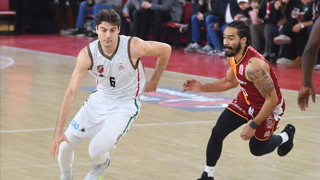 Karşıyaka'da kadro dağılıyor: Ufuk Sarıca, eski öğrencisini bırakmadı