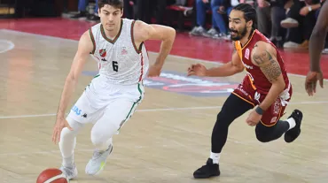 Karşıyaka'da kadro dağılıyor: Ufuk Sarıca, eski öğrencisini bırakmadı