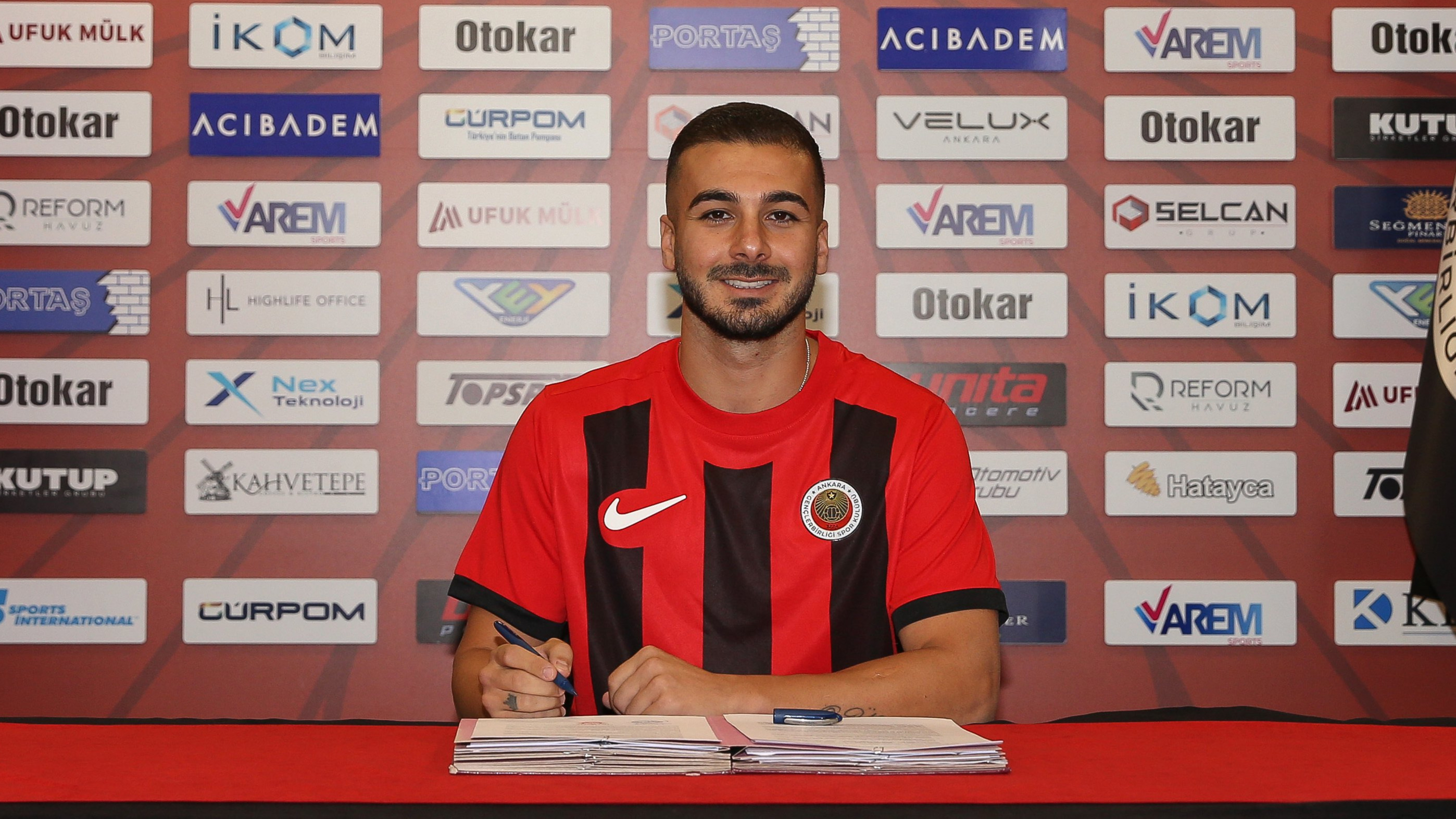 Gençlerbirliği, Oğulcan Ülgün'ü transfer etti 