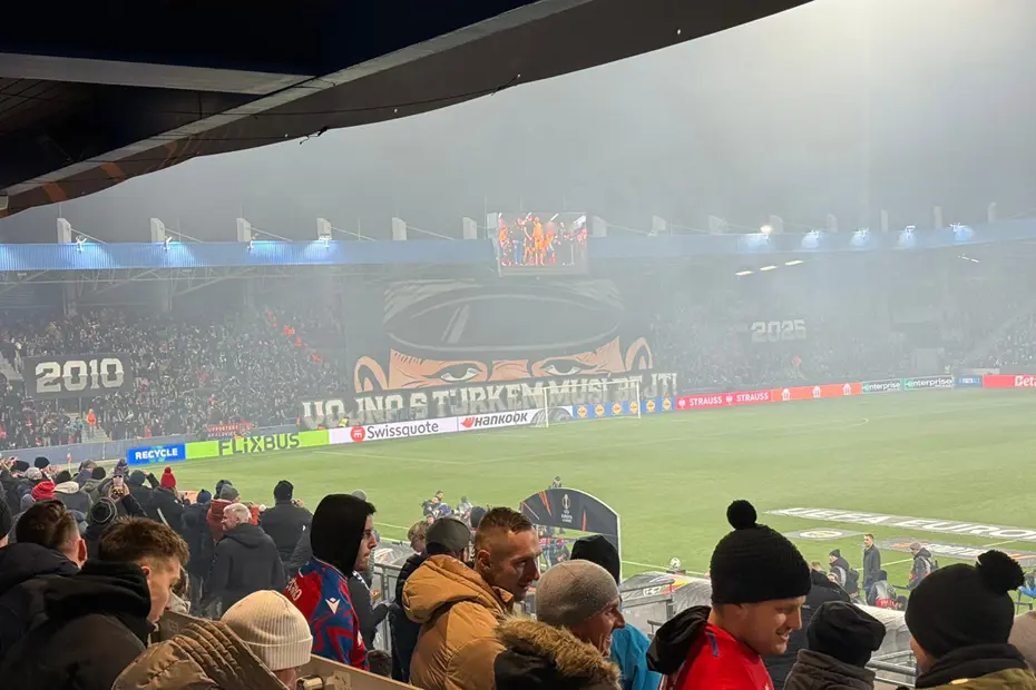 Fenerbahçe maçında olay olan pankart için Viktoria Plzen'den açıklama geldi - 2