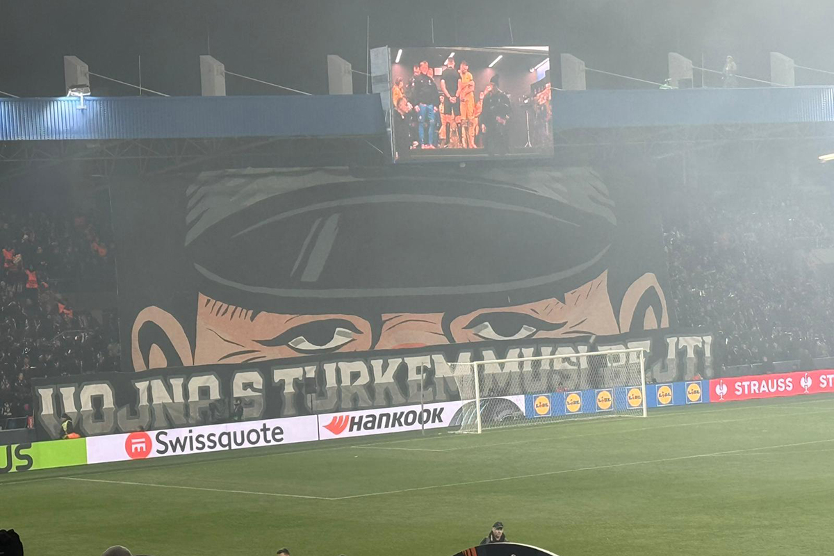 UEFA, Fenerbahçe maçında Viktoria Plzen tribünlerinin açtığı skandal pankartın cezasını açıkladı