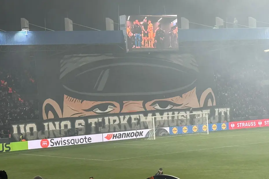 Fenerbahçe maçında olay olan pankart için Viktoria Plzen'den açıklama geldi - 3