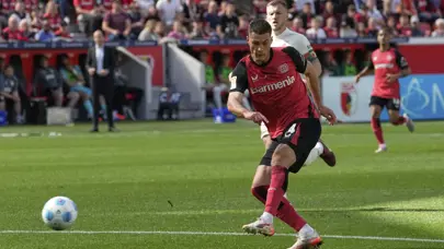 Adı Beşiktaş'la anılan Patrick Schick'ten 5 yıllık imza