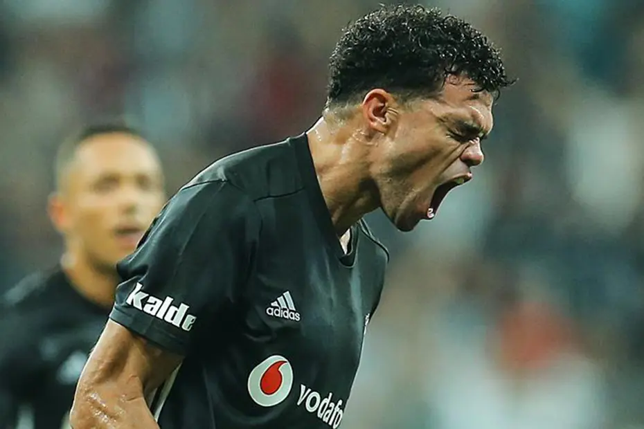 Mourinho'yla birlikte Süper Lig'in eski yıldızı da Real Madrid'e dönüyor - 3