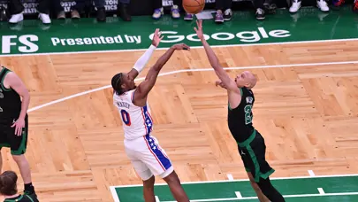 NBA'de San Antonio yarı final yükseldi, Sixers seriye tutundu NBA'de San Antonio yarı final yükseldi, Sixers seriye tutundu