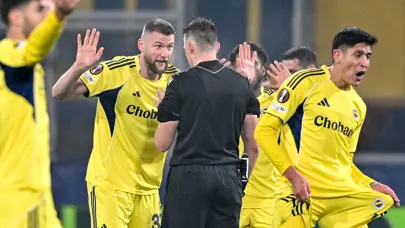 Çekya basınından Fenerbahçe maçı sonrası pişkin başlık: "Türkler çileden çıktı" Çekya basınından Fenerbahçe maçı sonrası pişkin başlık: "Türkler çileden çıktı"