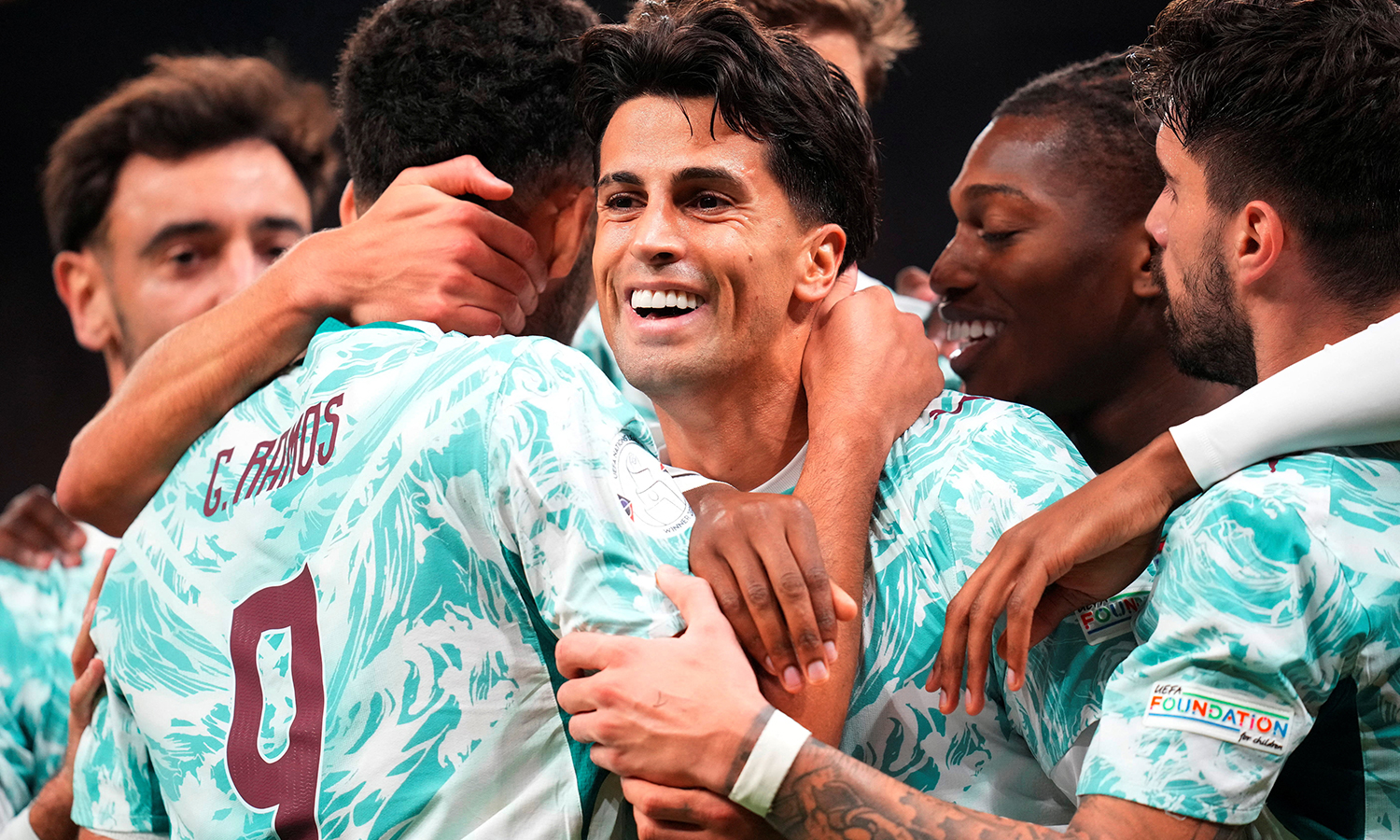 Ronaldo'suz Portekiz, Danimarka'da şov yaptı