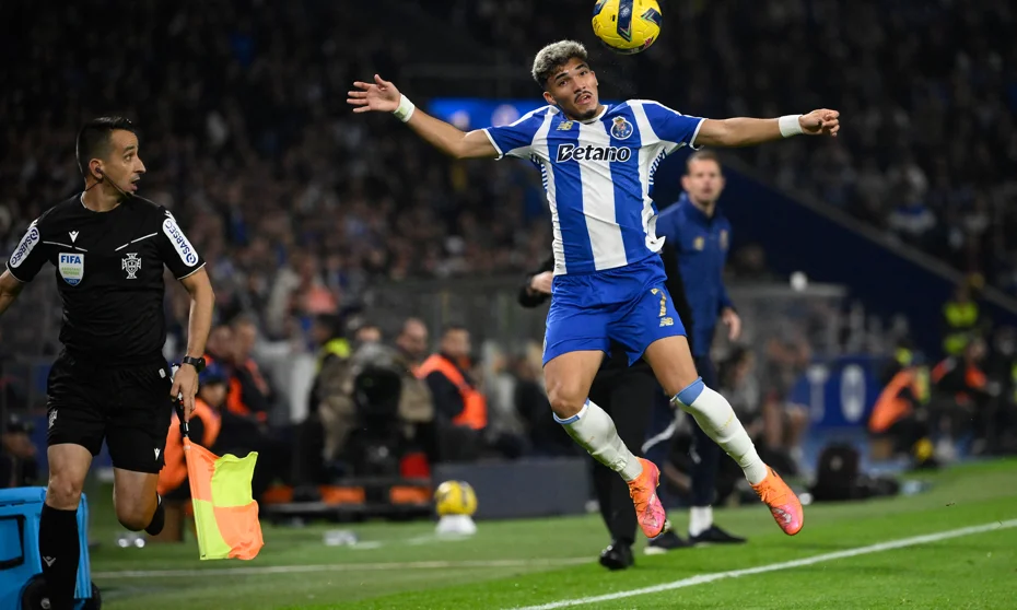 Tüm ülke bunu konuşuyor: Dev maçın devre arasında hakeme baskı - 1 Tüm ülke bunu konuşuyor: Dev maçın devre arasında hakeme baskı - 1