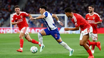 Porto'yu Benfica da durduramadı! 4 gollü derbide seri devam etti Porto'yu Benfica da durduramadı! 4 gollü derbide seri devam etti