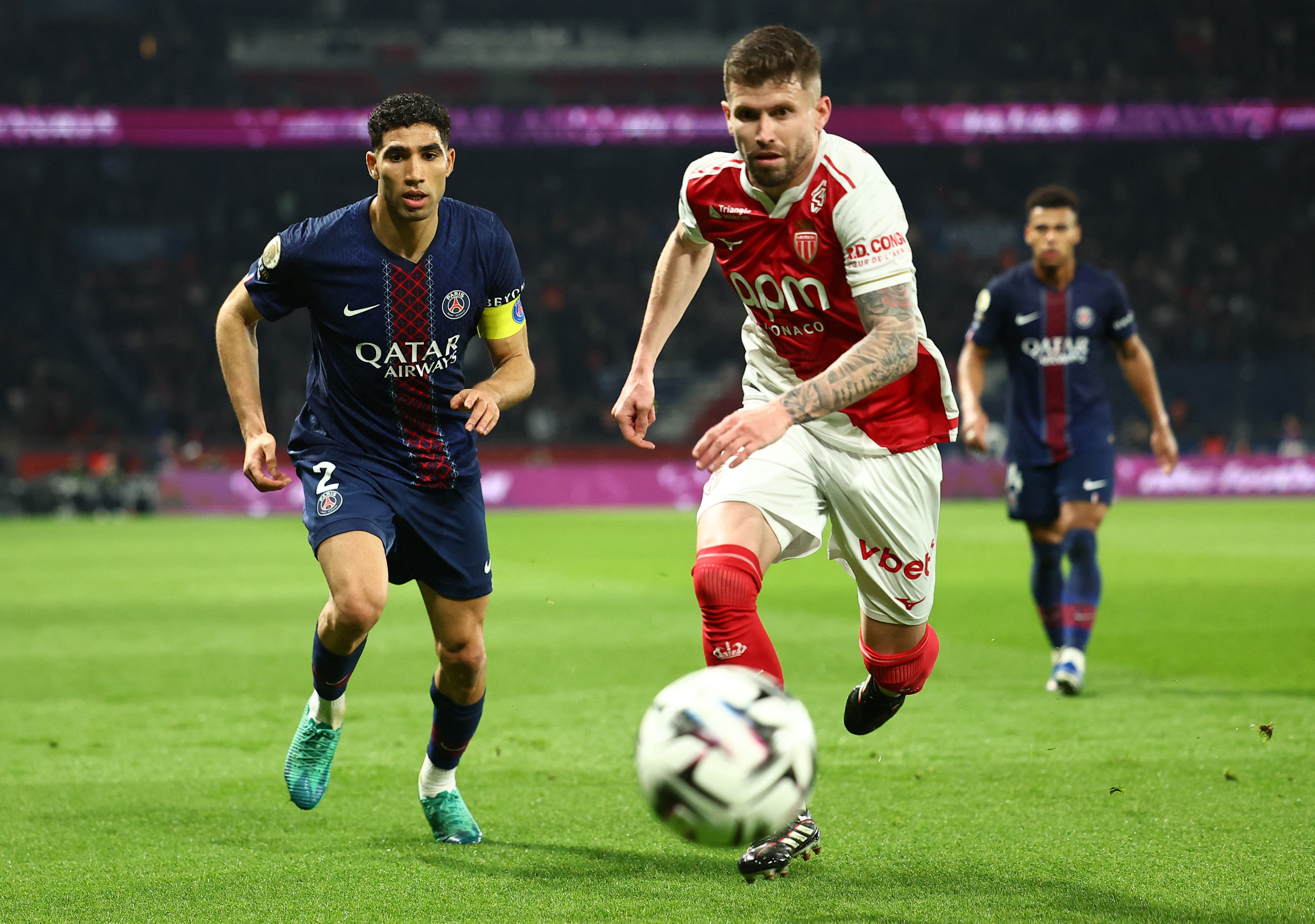 Monaco deplasmanda PSG'yi sahadan sildi