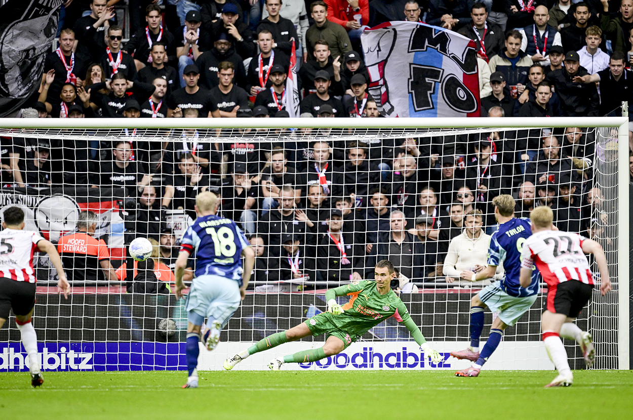 Ajax, Şampiyonlar Ligi'ne Gelmeden Kalp Krizi Geçiriyordu: Son Dakika Kurtuluş!