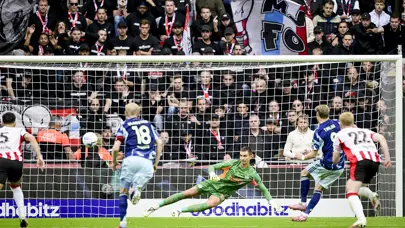 Galatasaray'ın rakibi Ajax, beraberliği son dakikada kurtardı