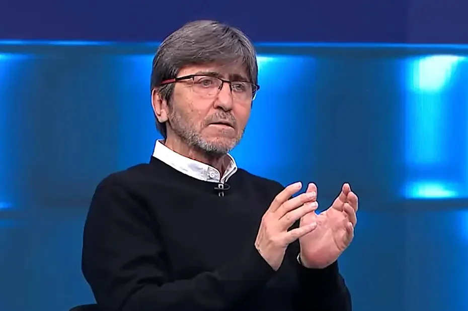 Trendyol Süper Lig'in 26. haftasında Fenerbahçe, konuk olduğu lig sonuncusu Fatih Karagümrük'e 2-0 kaybetti. Sports Digitale yorumcusu Rıdvan Dilmen, maçın ardından sarı-lacivertli takımın teknik direktörü Domenico Tedesco'yu eleştirdi.