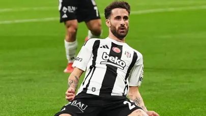 Beşiktaş'ta imza törenine Rafa Silva damgası: Herkes Serdal Adalı'nın yaptığını konuşuyor Beşiktaş'ta imza törenine Rafa Silva damgası: Herkes Serdal Adalı'nın yaptığını konuşuyor