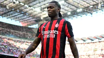 Rafael Leao transferinde güçlü hamle: Milan'ın aklını çelecek teklif geldi Rafael Leao transferinde güçlü hamle: Milan'ın aklını çelecek teklif geldi