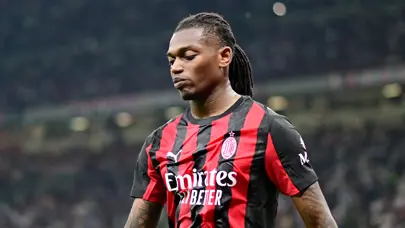 Rafael Leao kendisini kulübe önerdi: Transferde görülmemiş hamle Rafael Leao kendisini kulübe önerdi: Transferde görülmemiş hamle