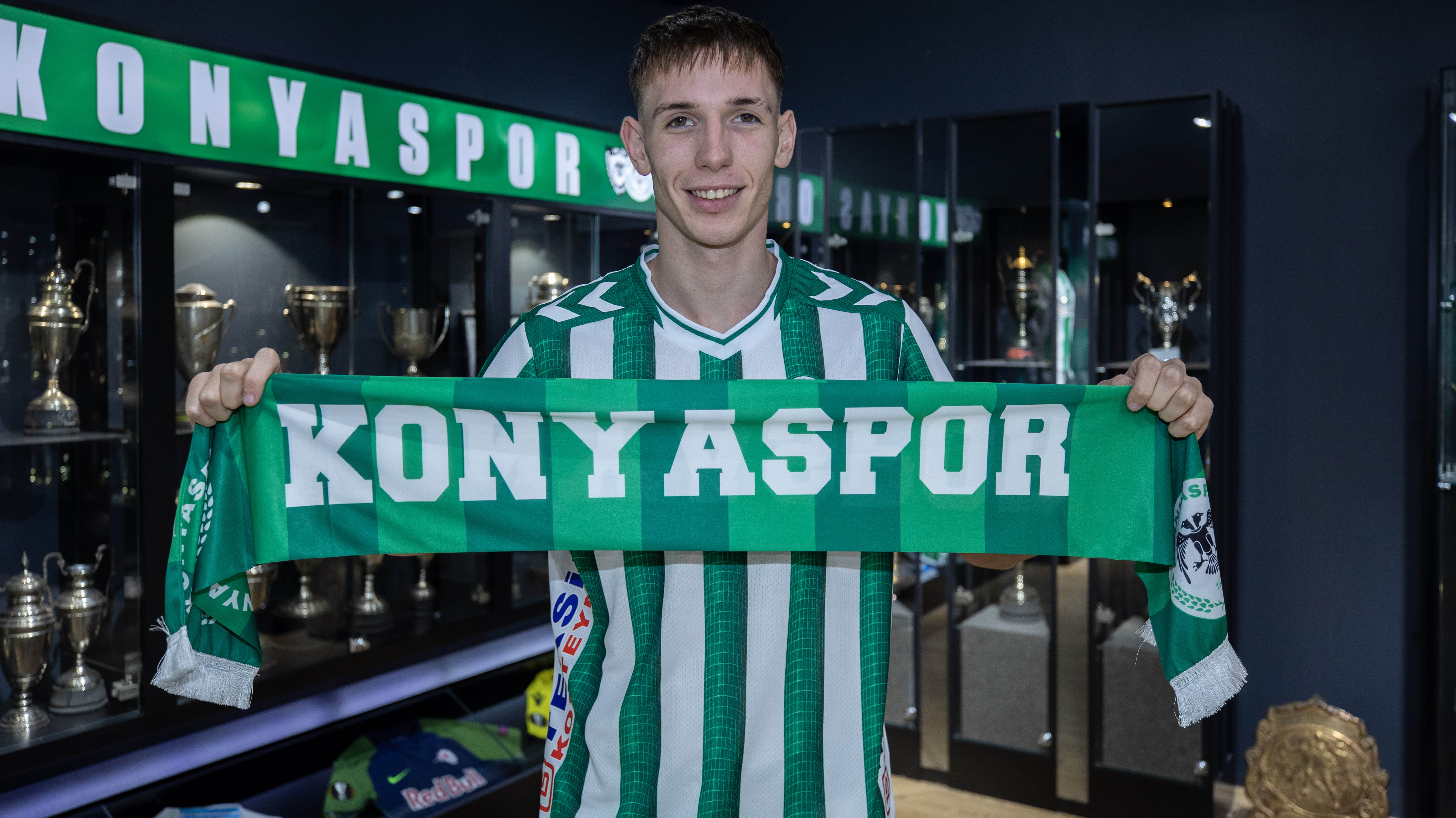 Konyaspor'dan orta sahaya gençlik aşısı: Rajmund Toth