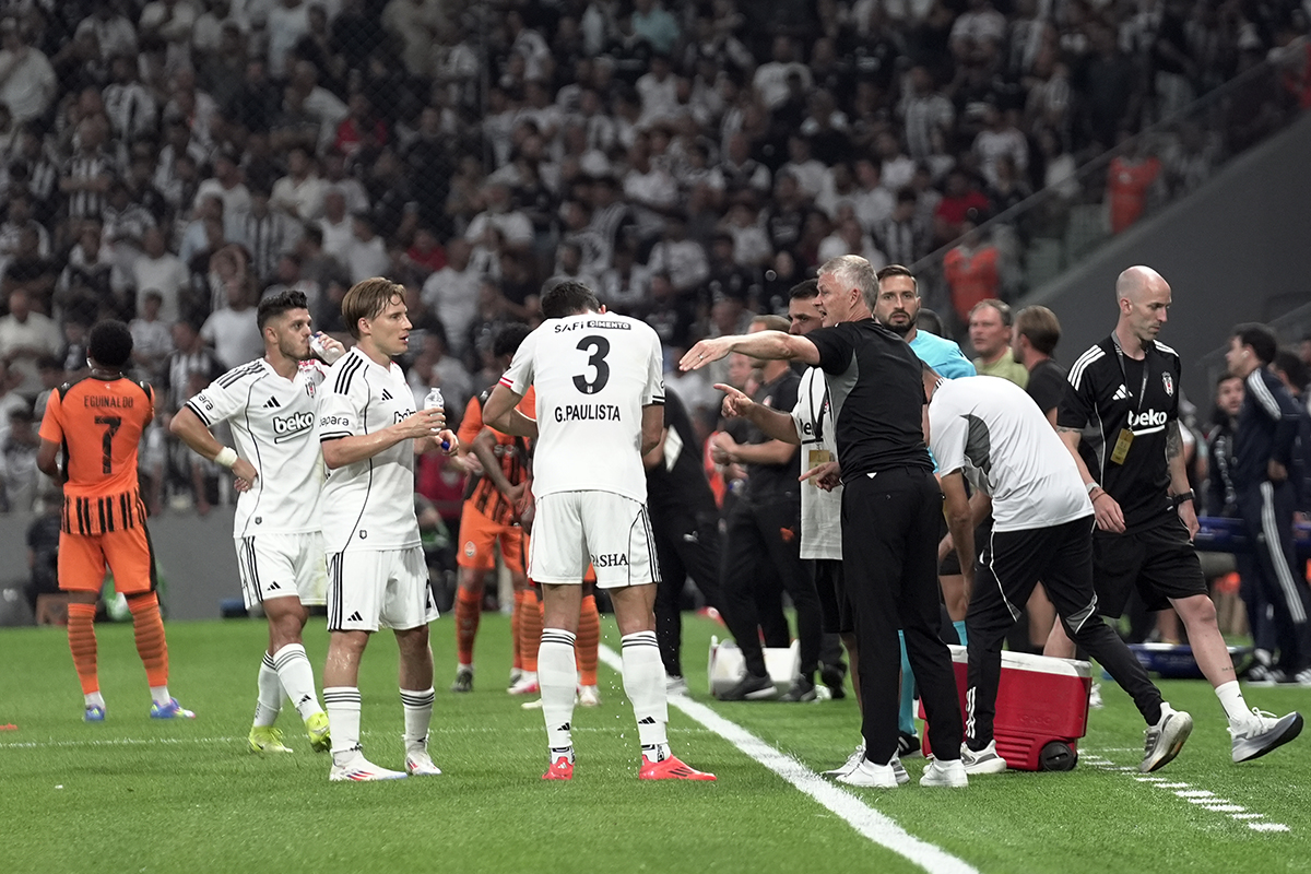 Beşiktaş'ta daha ilk maç sonrası ayrılık: Shakhtar maçı sonu oldu, gemileri yaktı