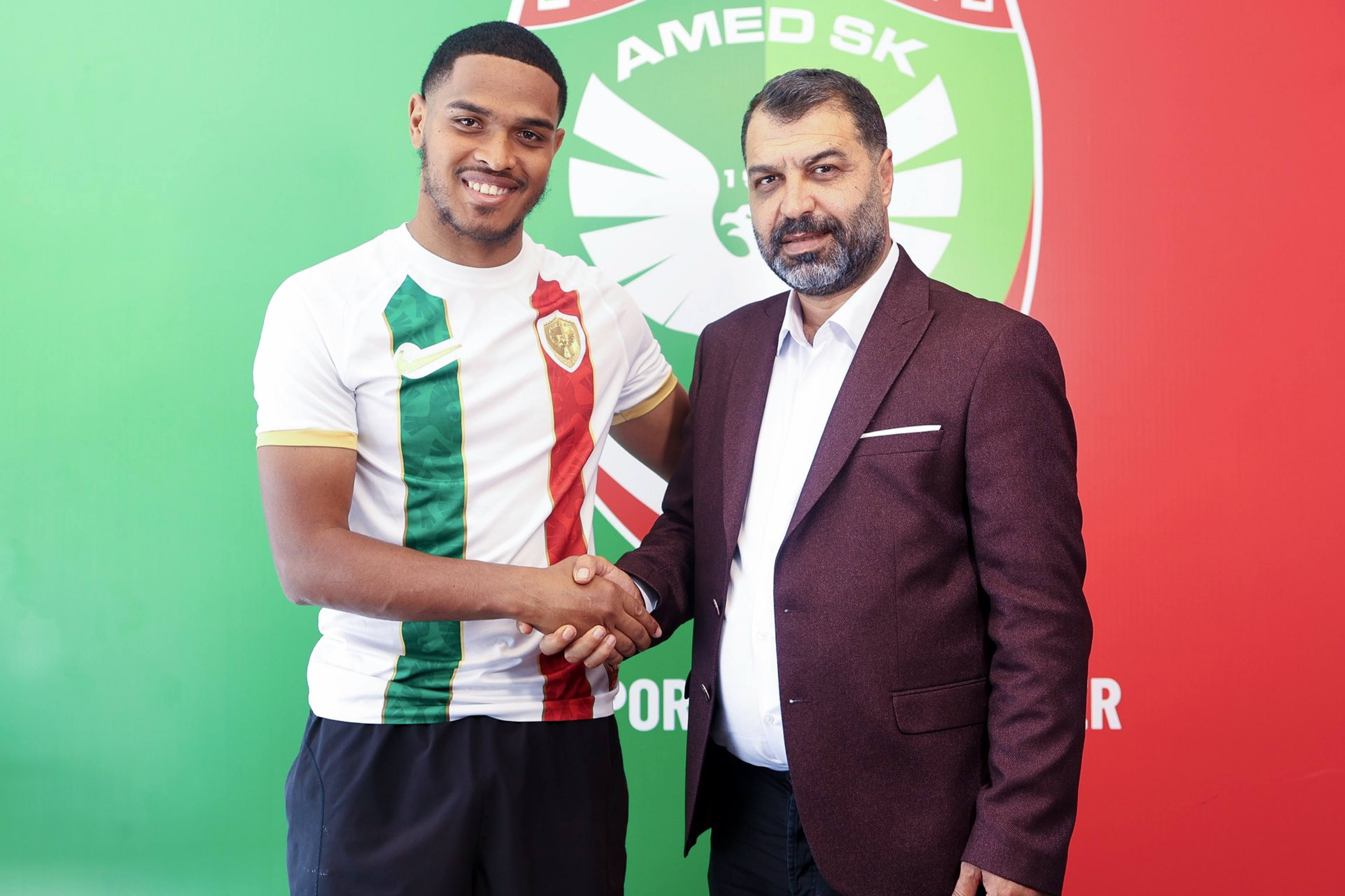 Amedspor'un Uzun Mesafe Aşkı: Madagaskar'dan Kaptan Kaptılar, Sözleşmeyi 2027'ye Uzattılar!