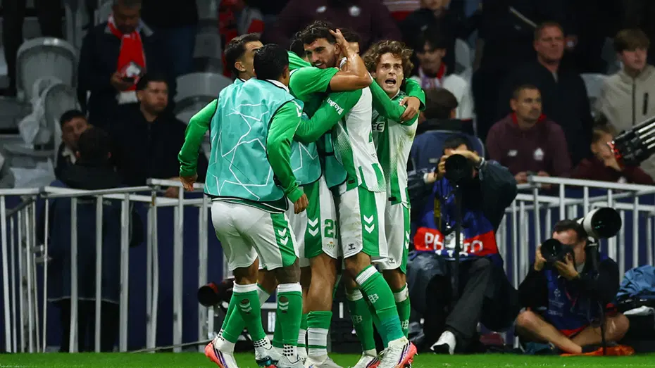 UEFA kulüpler sıralaması güncellendi: İlk 30'a tek Türk takımı girdi - 15