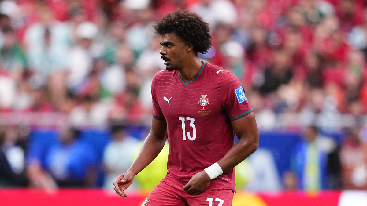 Renato Veiga'dan koridorda tek kelimelik Galatasaray açıklamasıRenato Veiga'dan koridorda tek kelimelik Galatasaray açıklaması