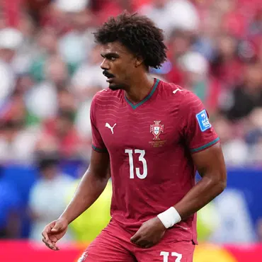 Renato Veiga'dan koridorda tek kelimelik Galatasaray açıklamasıRenato Veiga'dan koridorda tek kelimelik Galatasaray açıklaması