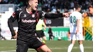 Sivasspor'a 3 puanı Rey Manaj getirdi! Arnavut golcü yine boş geçmedi