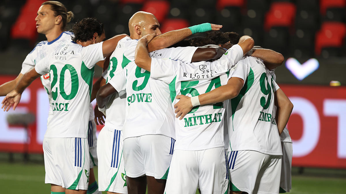Rizespor 3 puanı ilk yarıda bulduğu gollerle aldı