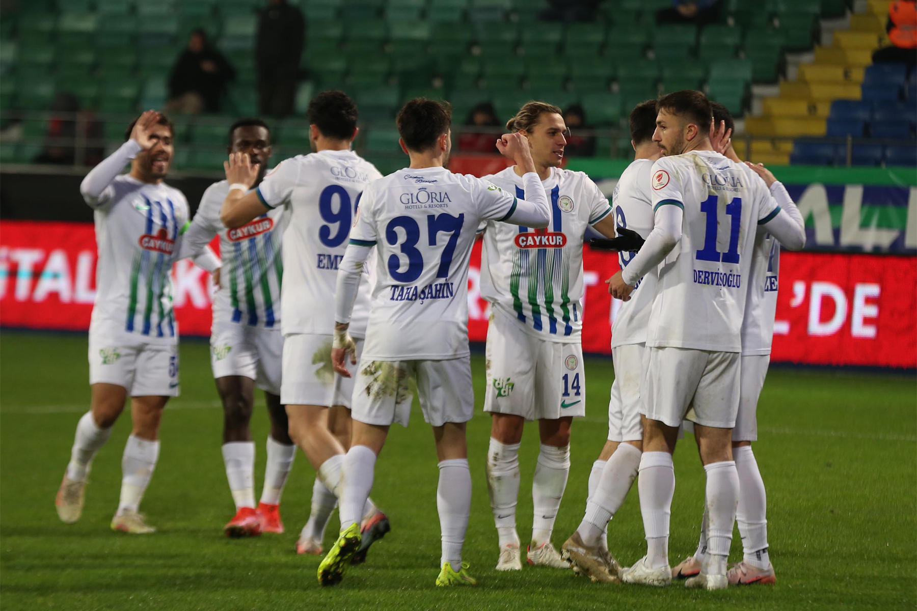 Halil Dervişoğlu'nun 4 gol attığı maçta Rizespor farklı kazandı