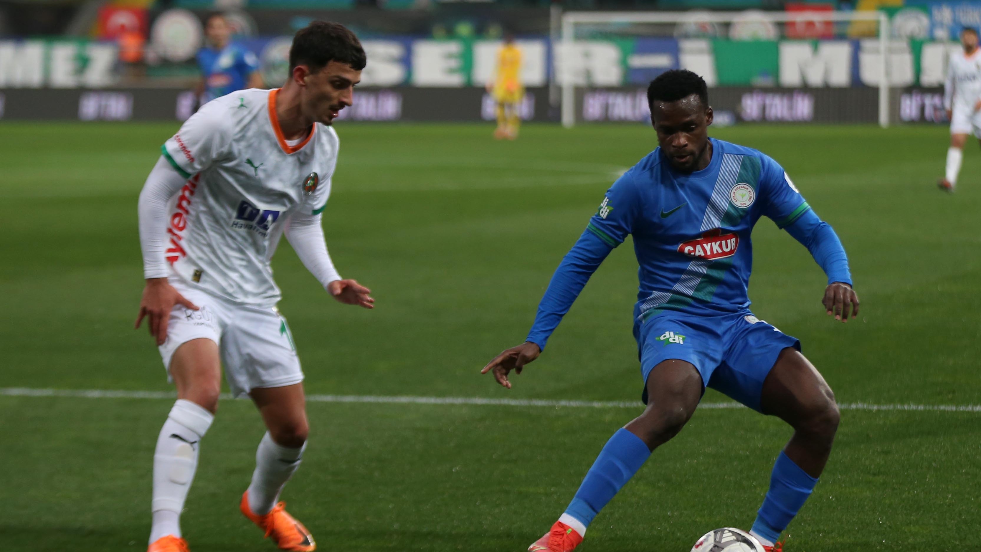 Rize'de kırmızı kartlar konuştu: Karşılıklı gollerle maç noktalandı