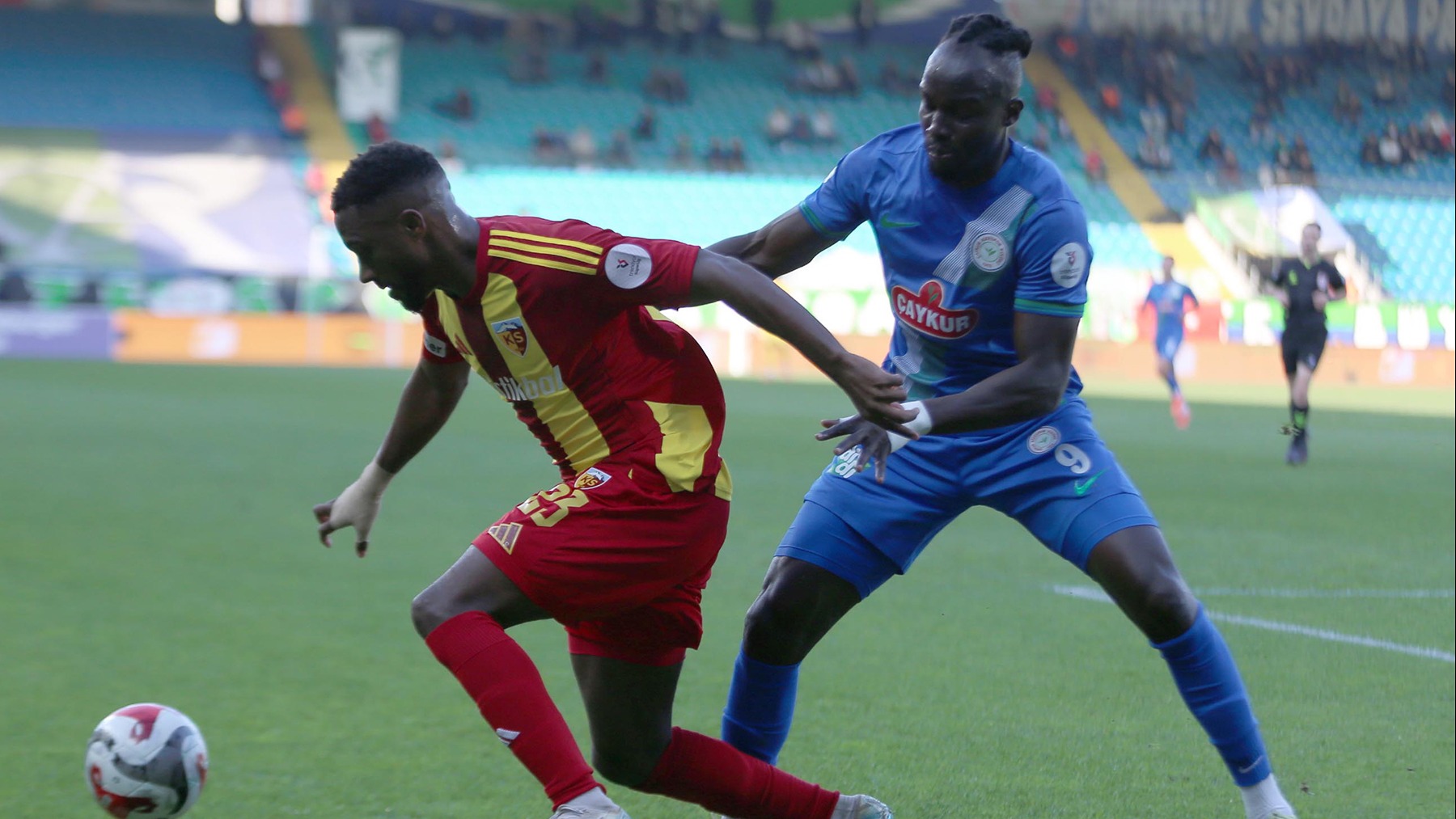 Kayserispor Nihayet Evinden Çıktı: Rize'de Tarihi Bir 'Deplasman Galibiyeti' Yaşandı!