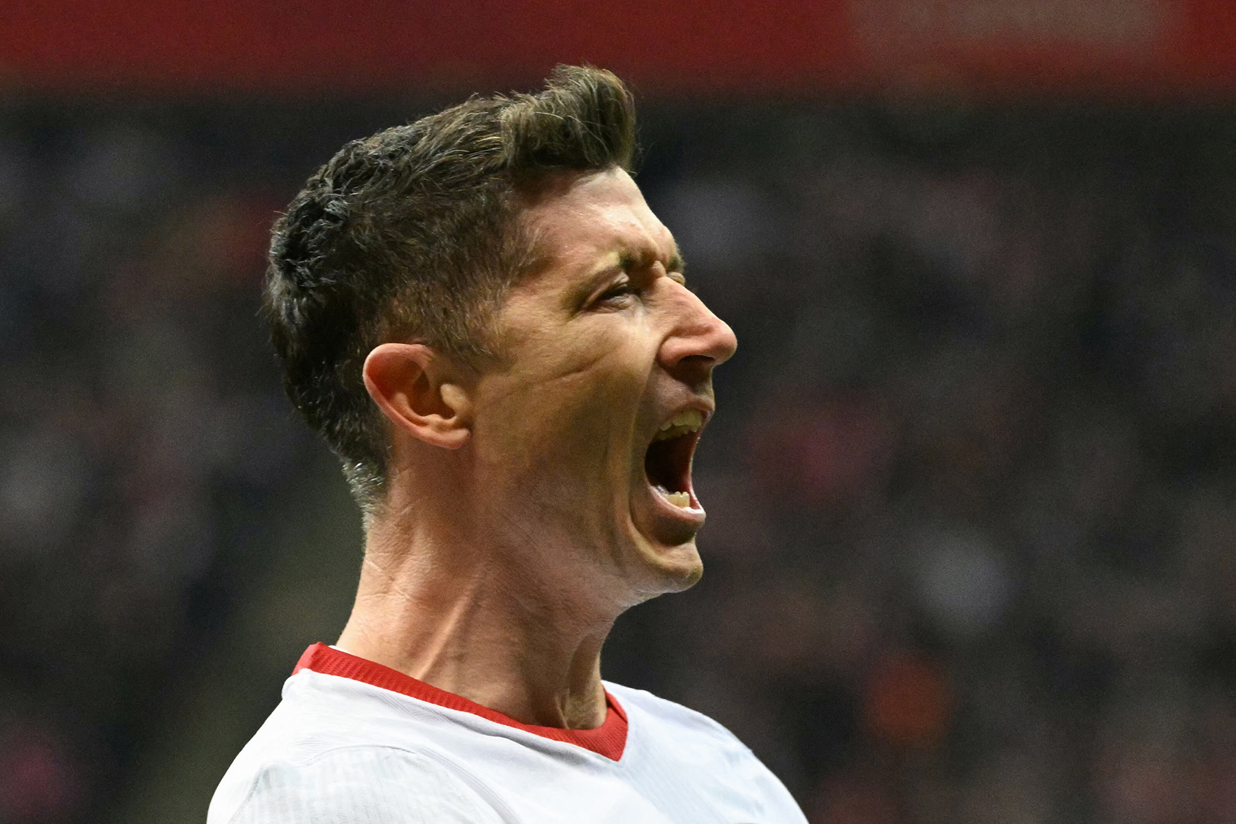 37'lik Lewandowski'nin Emeklilik Pazarı: Barca 'Kalsan İyi Olur' Dedi, Parayı Sevenler Kapıda!