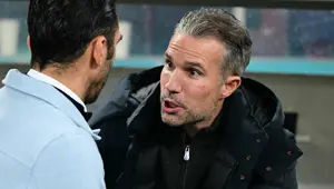 Kıyamet koptu, Robin van Persie açıklama yapmak zorunda kaldı! Hollanda bu olayı konuşuyor Kıyamet koptu, Robin van Persie açıklama yapmak zorunda kaldı! Hollanda bu olayı konuşuyor