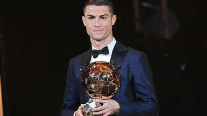 Ronaldo'un 5 Ballon d'Or ödülünden biri satıldı
