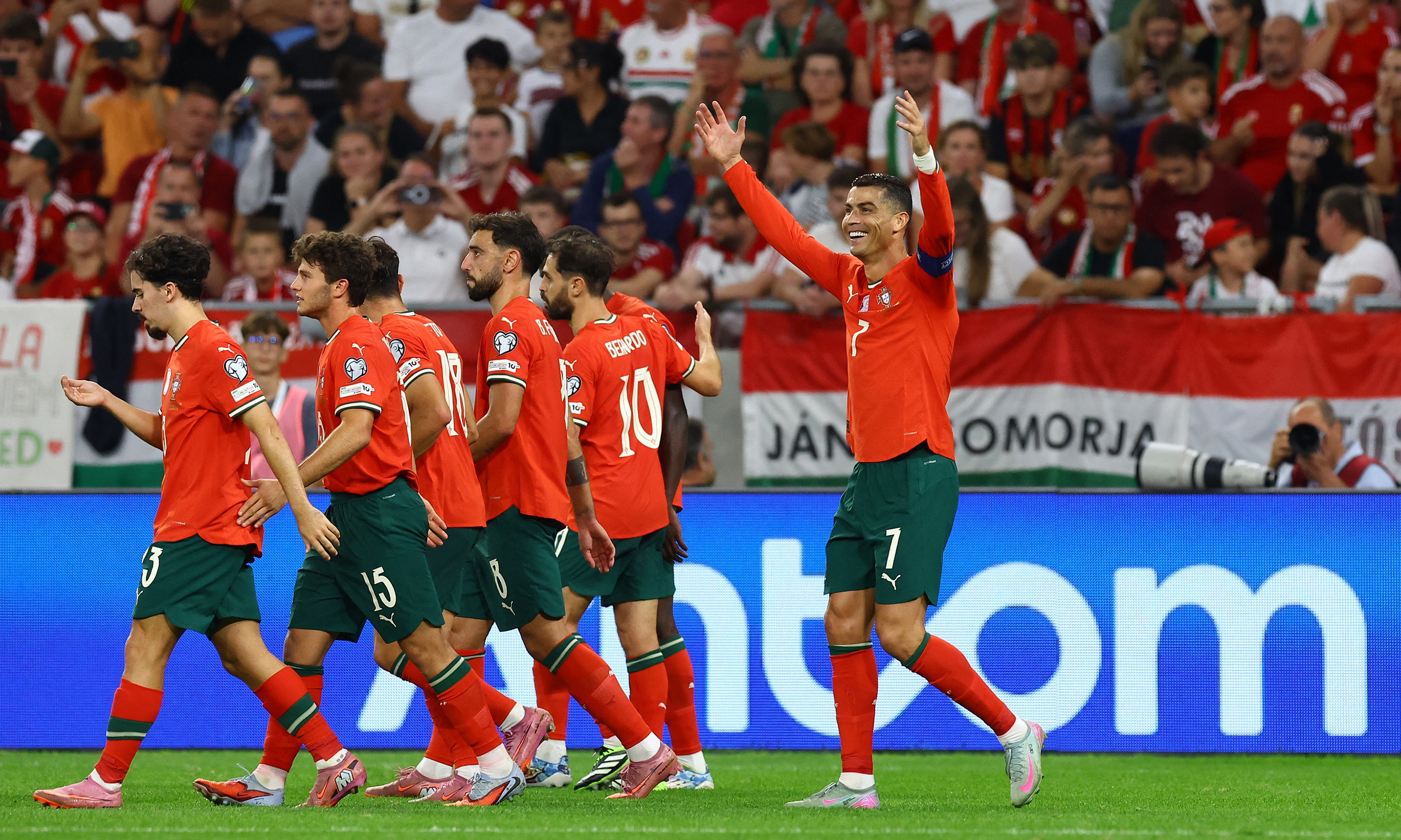 Ronaldo'nun 1000 Gol Sayacı Devam Ediyor, Portekiz de Arkasından Nefes Nefese Koşuyor: Macaristan'a Kalp Kriziyle 3-2!