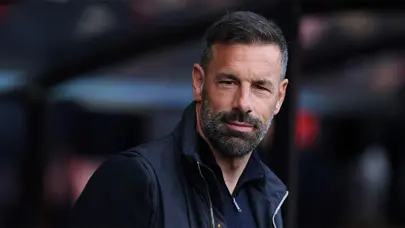 Ruud van Nistelrooy'un sözleşmesi karşılıklı feshedildi