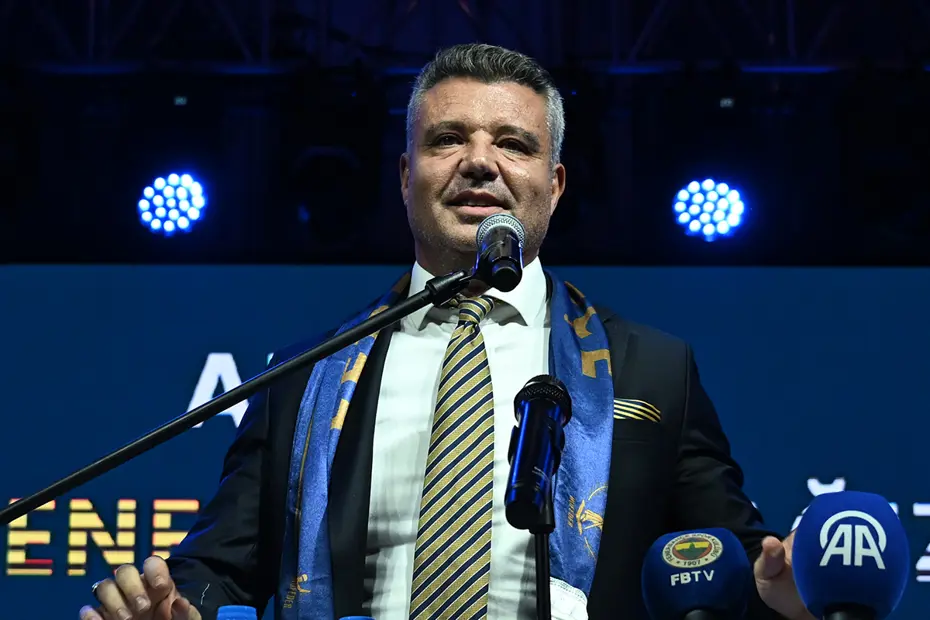 Fenerbahçe'nin derbiye çağırdığı eski futbolcular kimler? 14 kişilik listede kimler var? - 2 Fenerbahçe'nin derbiye çağırdığı eski futbolcular kimler? 14 kişilik listede kimler var? - 2