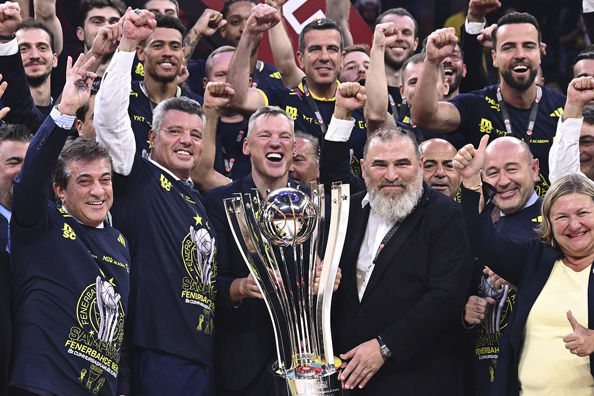 Cumhurbaşkanlığı Kupası Fenerbahçe Beko'nun oldu: Son bölümde olaylar damga vurdu