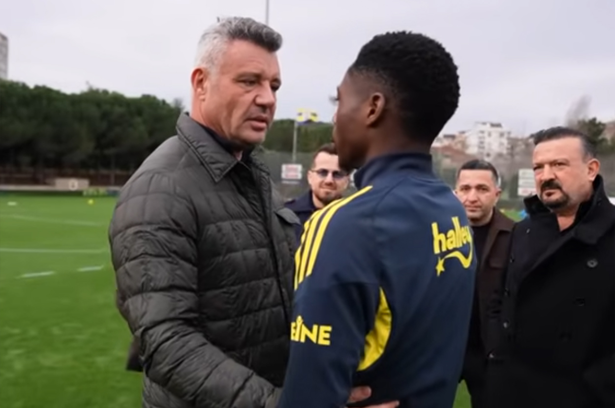Başkan Saran'dan Musaba'ya Kimlik Kontrolü: Fener'in Yeni Hollandalı'sı 'Rüya Gerçek Oldu' Klasikleriyle Sahne Aldı!